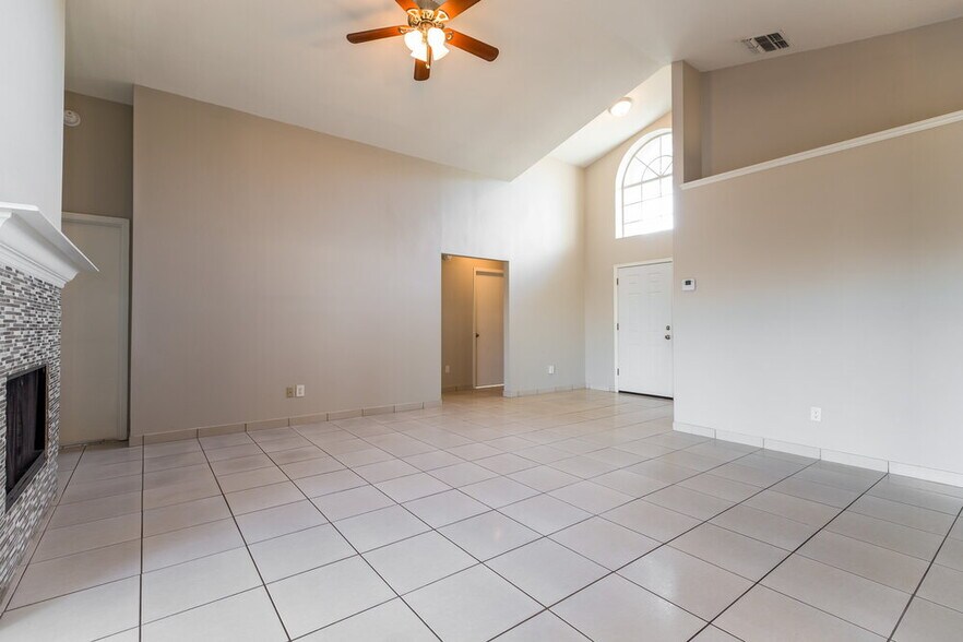 Building Photo - 11831 Cranbourne Dr