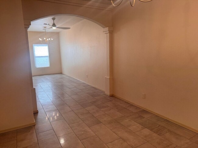 Building Photo - $500 off first months rent, Gorgeous Townh...