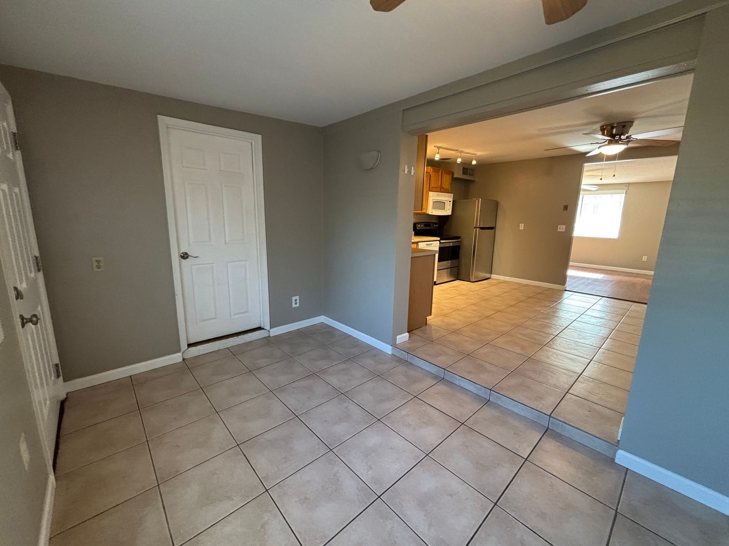 Building Photo - 4007 S Winter Palm Dr