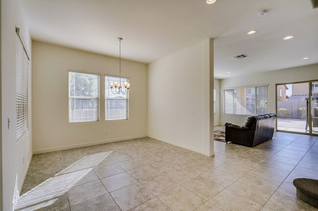 Building Photo - 4529 E Vista Bonita Dr