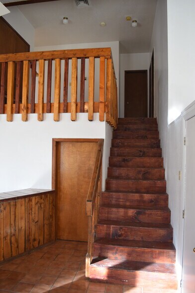 Building Photo - 1937 Sunshine Ter SE