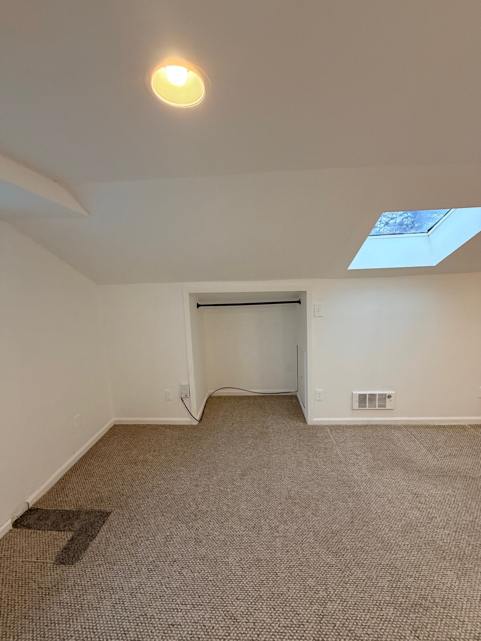 Building Photo - 131 Pine St