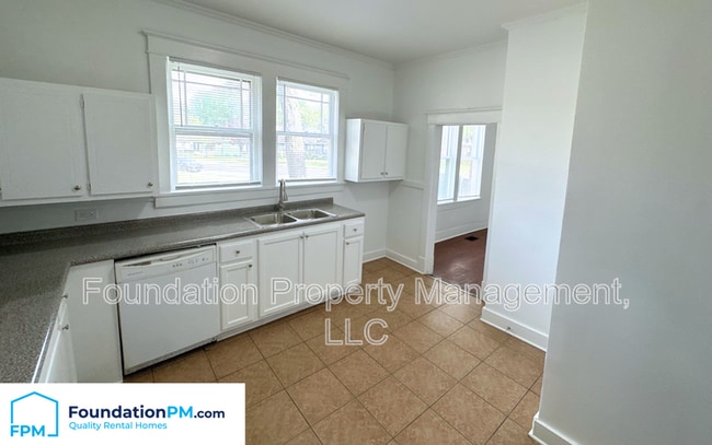 Building Photo - 1492 Faxon Ave