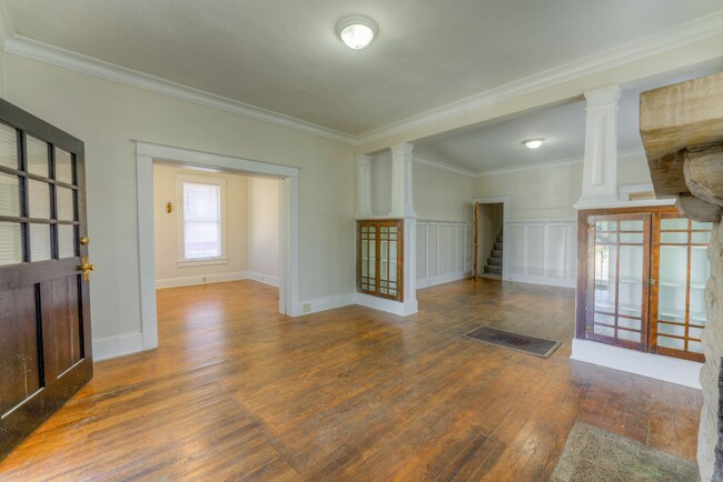 Building Photo - Rent reduced! Move-in special - 1/2 off Fi...