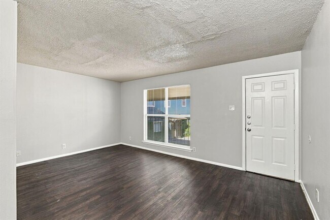 Building Photo - 2319 Greenfield Pkwy