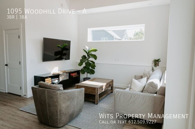 Building Photo - 1095 Woodhill Dr