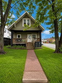 Building Photo - 902 N 11th Ave E