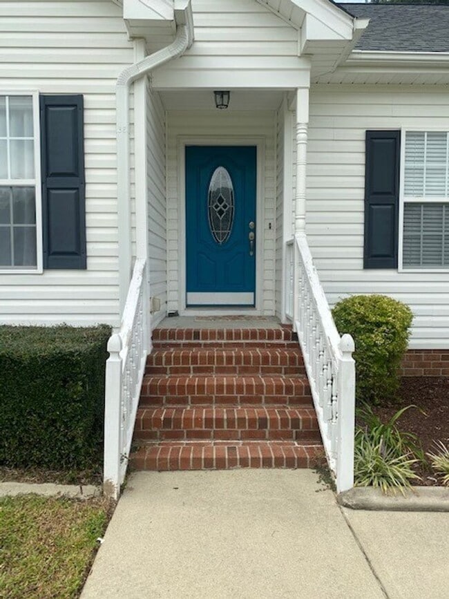 Building Photo - 305 Towbridge Ln