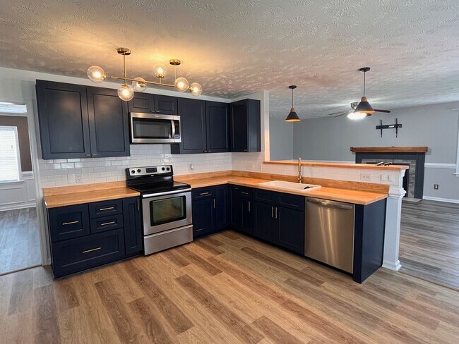 Building Photo - Avail NOW'n ROCK CREEK!