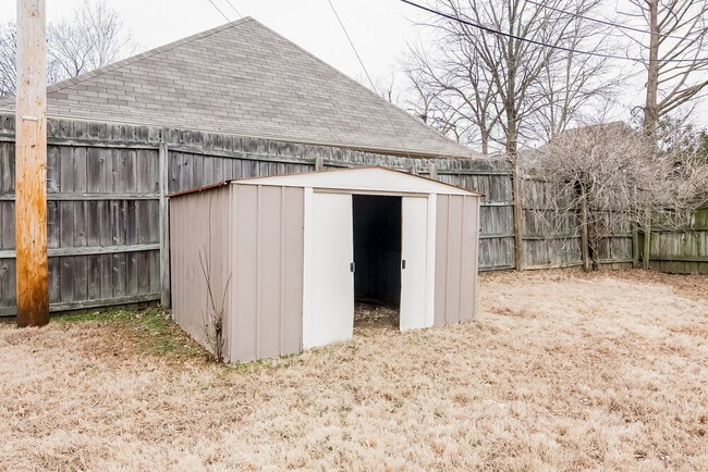 Building Photo - 8541 Highland Glen Cir S