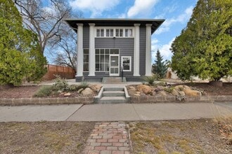 Building Photo - Renovated 2 Bedroom in Downtown Victorian Complex