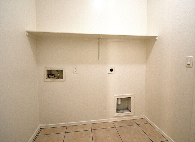 Building Photo - 9201 W Elwood St