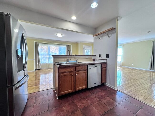 Building Photo - 2 ELCO Ct