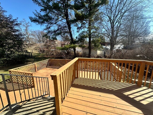 Building Photo - 3BR/3BA Home for Rent in J-town with Two Gar Garage and Large Deck!