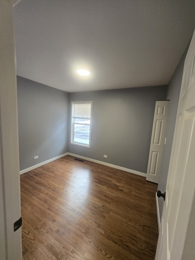 Building Photo - 22 N Lewis Ave