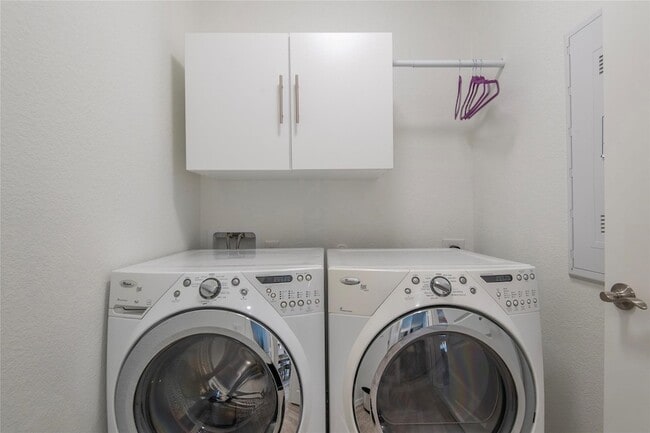 Building Photo - 7633 Rampart Dr