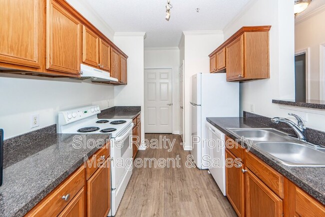 Building Photo - 45 Sycamore Ave