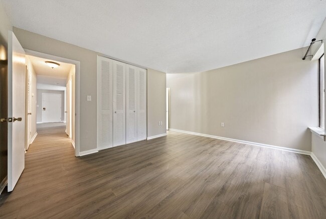 Building Photo - Available early May in Bolinwood!