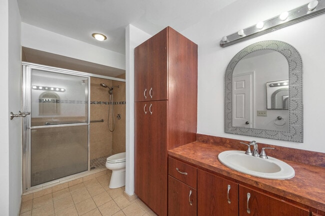 Building Photo - 2925 Azalea Dr