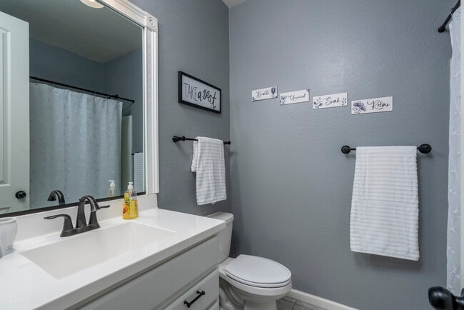 Building Photo - 750 W Torino Pl