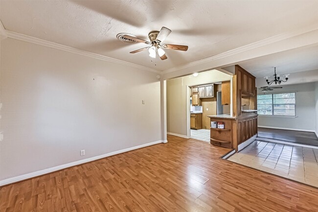 Building Photo - 6425 N Ridgecrest Dr