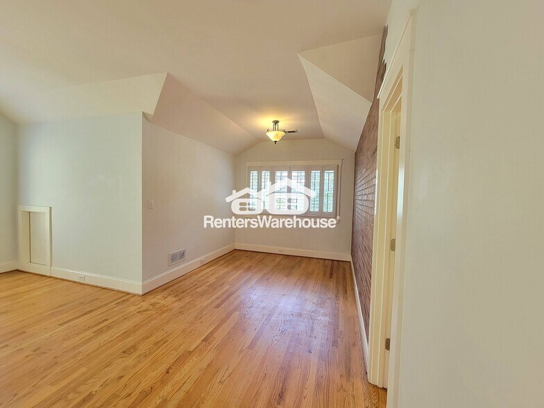 Building Photo - 1357 Benteen Park Dr SE