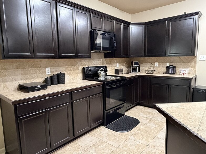 Building Photo - 42481 Baystone Ave