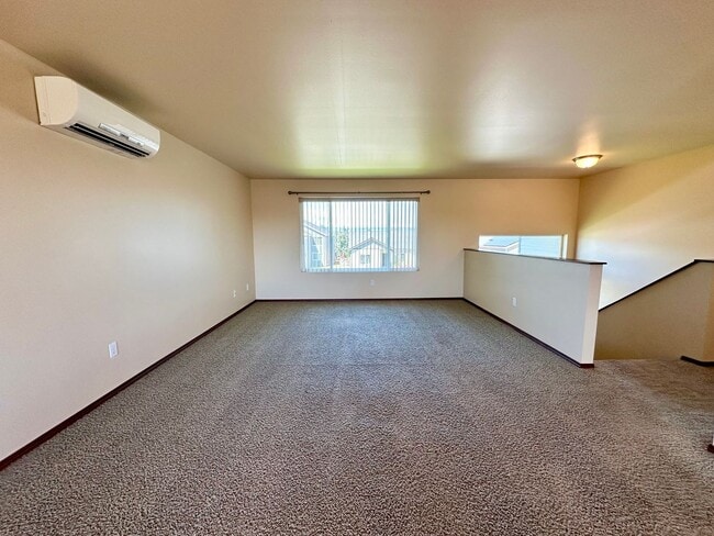 Building Photo - Large 5 Bedroom Home - North of CWU