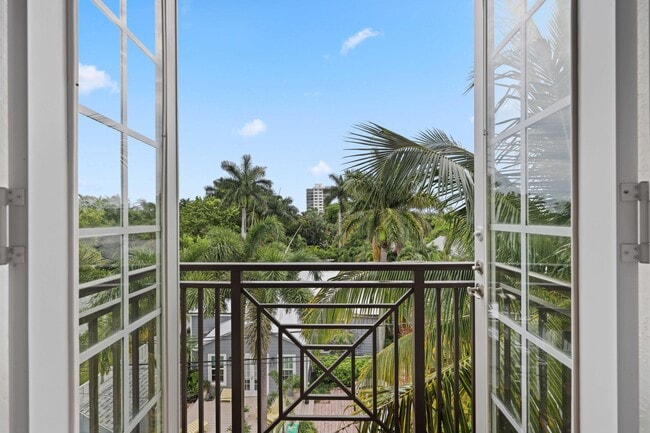 Building Photo - 285 SE 6th Ave