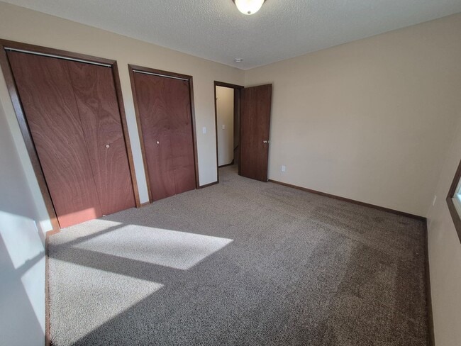 Building Photo - Pet Friendly 2 bedroom, 1.5 bathroom duplex in cul-de-sac near Pioneer Park!