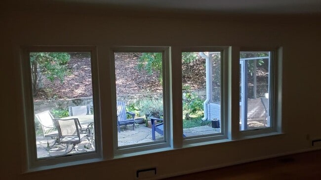 Building Photo - 3857 Land O Lakes Dr NE