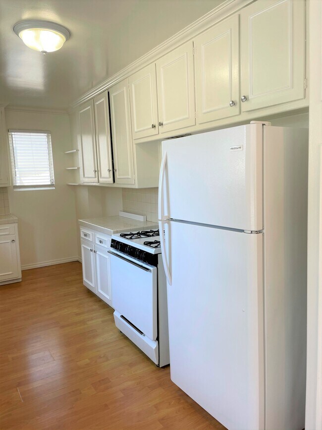 Building Photo - 4916 Hazeltine Ave