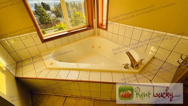 Building Photo - Browns Point View Home in Harbor Ridge | Large Yard | Beautiful View