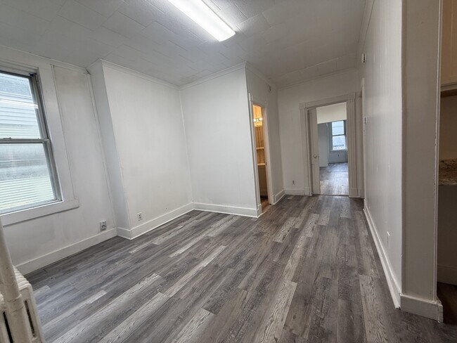 Building Photo - 292 Catherine St
