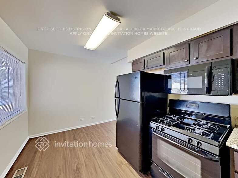 Building Photo - 4242 Clark Dr