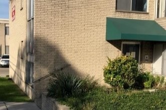 Front entry - 16810 Lahser Rd