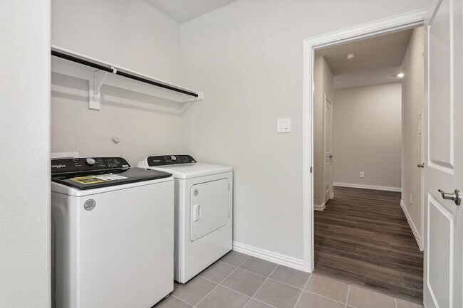 Building Photo - 709 Tidal Dr