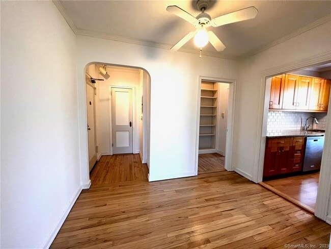 Building Photo - 126 Woodside Green