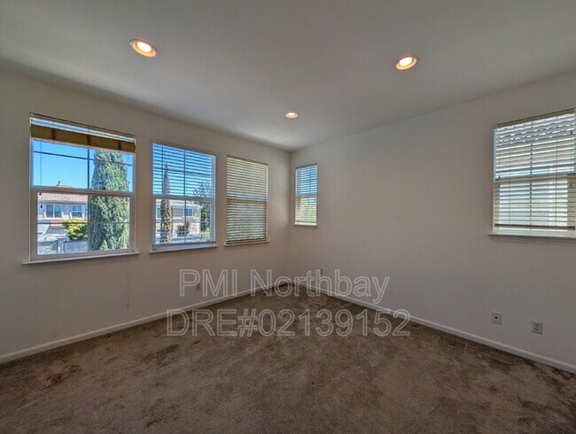 Building Photo - 564 Primitivo Ct