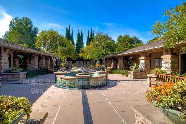 Building Photo - 2812 W Canyon Ave.