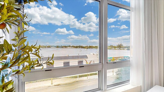 Building Photo - 777 N Ocean Dr