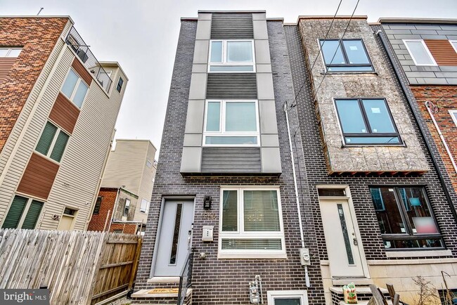 Building Photo - 1945 Watkins St