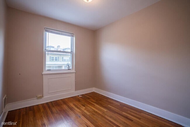 Building Photo - 3 br, 1 bath Townhome - 219 Gilliland Ave