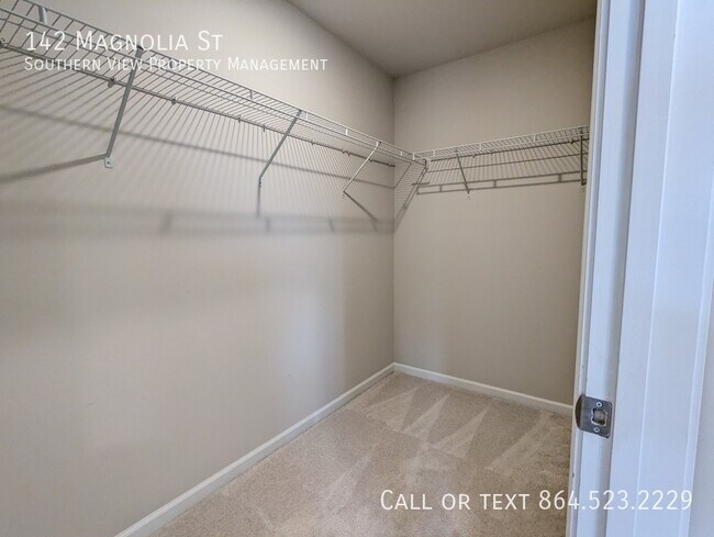 Building Photo - 142 Magnolia St
