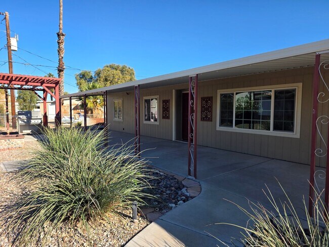 Building Photo - STUNNING PROPERTY-3 bedroom/2 bath Manufacture home in Central Bullhead City