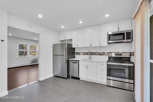 Building Photo - 96 East Ave