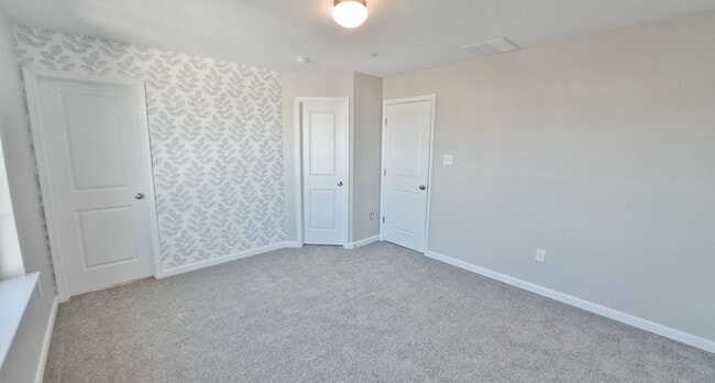 Building Photo - 3 Bed / 3-1/2 Bath Single Family Townhome