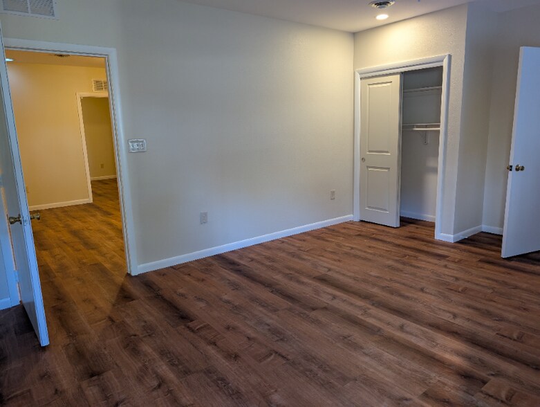 Building Photo - 3637 S Clement Ave