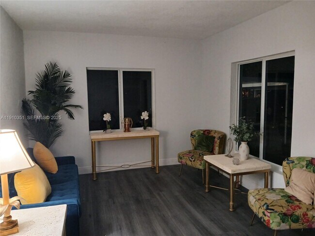 Building Photo - 510 NW 47th St