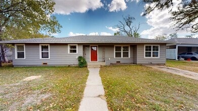 Building Photo - 911 E North Ave